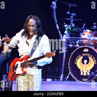 24. September 2021, Portsmouth, Virginia, USA: EARTH WIND & FIRE, True Legends, Grammy-Gewinner, Rock and Roll Hall of Fame, AMA und eine Reihe weiterer Auszeichnungen bringen ihren einzigartigen Sound am 24. September 2021 in den Atlantic Union Bank Pavilion in Portsmouth, Virginia.Â© Jeff Moore 2021. (Bild: © Jeff Moore/ZUMA Press Wire) Stockfoto