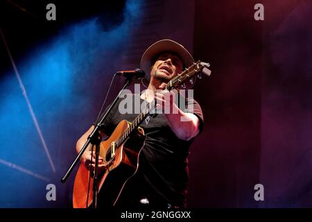 Piazzale degli Alpini Bergamo 25. September 2021 Gianluca Grignani - Akustik - live im Bergamo1000 © Andrea Ripamonti / Alamy Stockfoto