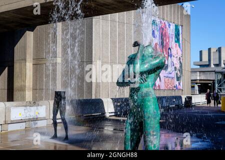 Klaus Weber, Thinking Fountains, 2021, Hayward Gallery, South Bank, London, Großbritannien. Stockfoto