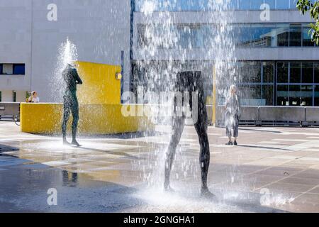 Klaus Weber, Thinking Fountains, 2021, Hayward Gallery, South Bank, London, Großbritannien. Stockfoto