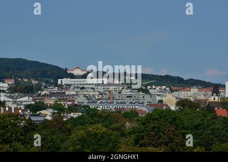 Wien, Österreich. Tiergarten Schönbrunn in Wien. Blick auf Wien vom Tiergarten Schönbrunn Stockfoto