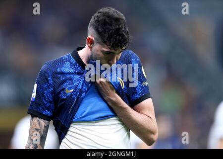 Alessandro Bastoni vom FC Internazionale sieht am 25. September 2021 im Stadio Giuseppe Meazza in Mailand, Italien, beim Spiel der Serie A zwischen dem FC Internazionale und Atalanta BC niedergeschlagen aus. Stockfoto
