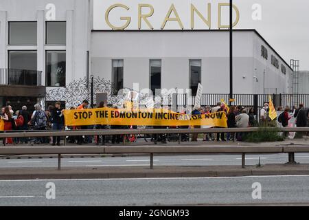 LONDON, GROSSBRITANNIEN. AM 25. SEPTEMBER 2021 protestieren die Demonstranten, die Müllverbrennung in der Müllverbrennungsanlage von Edmonton in Edmonton, Nord-London, England, zu stoppen. (Kredit: Ivan Yordanov | MI Nachrichten) Kredit: MI Nachrichten & Sport /Alamy Live Nachrichten Stockfoto