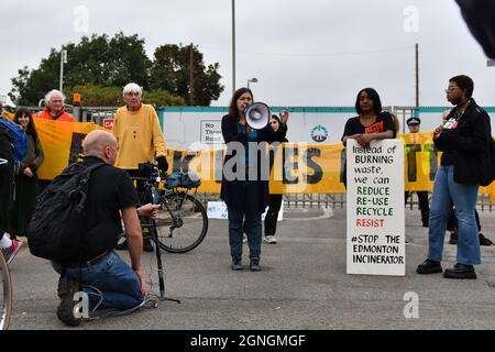 LONDON, GROSSBRITANNIEN. AM 25. SEPTEMBER 2021 protestieren die Demonstranten, die Müllverbrennung in der Müllverbrennungsanlage von Edmonton in Edmonton, Nord-London, England, zu stoppen. (Kredit: Ivan Yordanov | MI Nachrichten) Kredit: MI Nachrichten & Sport /Alamy Live Nachrichten Stockfoto