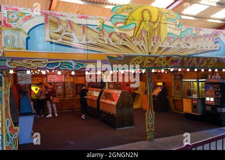 Im Dingles Fairground Heritage Center werden Vintage-Arcade- und Spielautomaten ausgestellt Stockfoto