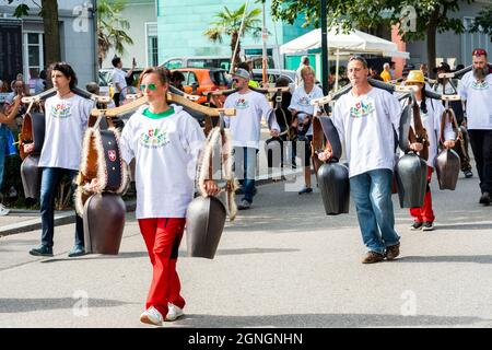 Corona-Impfstoffgegner demonstrieren am 25.09.21 gegen die Corona-Maßnahmen in der Schweiz in Uster Credit: Tim Eckert/Alamy Live News Credit: Tim Eckert/Alamy Live News Stockfoto