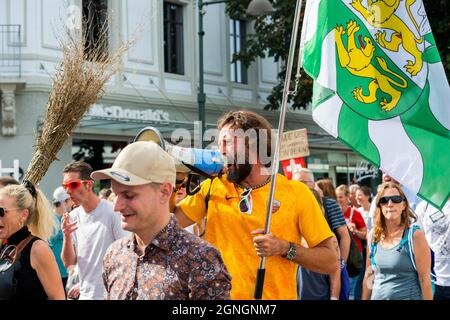 Corona-Impfstoffgegner demonstrieren am 25.09.21 gegen die Corona-Maßnahmen in der Schweiz in Uster Credit: Tim Eckert/Alamy Live News Credit: Tim Eckert/Alamy Live News Stockfoto