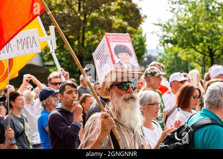 Corona-Impfstoffgegner demonstrieren am 25.09.21 gegen die Corona-Maßnahmen in der Schweiz in Uster Credit: Tim Eckert/Alamy Live News Credit: Tim Eckert/Alamy Live News Stockfoto