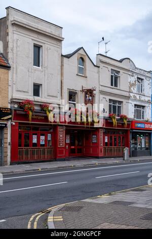 Das Äußere von St. Georges Hall - JD Wetherspoon. 203 Church Rd, Redfield, Bristol BS5 9HL (September 2021). Geschlossen Am 21. September Stockfoto