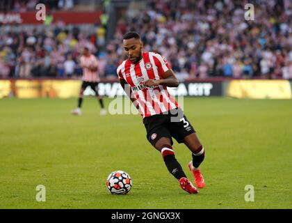 Brentford Community Stadium, London, Großbritannien. September 2021. Premier League Football Brentford versus Liverpool; Rico Henry of Brentford Credit: Action Plus Sports/Alamy Live News Stockfoto