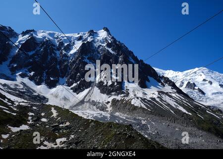 Aiguille du Midi (3842m) von Chamonix aus gesehen , Französische Alpen, Haute Savoie Region, Frankreich Stockfoto