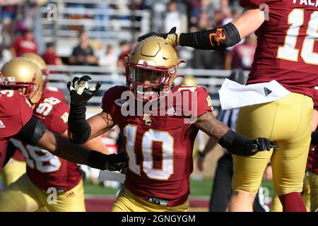 Samstag, 25. September 2021: Boston College Eagles Defensive Back Brandon Sebastian (10) feiert seine Überstunden gewinnen Abfangen während der NCAA Division 1 Spiel zwischen den Missouri Tigers und den Boston College Eagles im Alumni Stadium in Chestnut Hill, Mass. Eric Canha/CSM statt Stockfoto