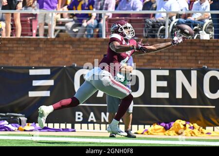 25. September 2021:der Mississippi State Bulldogs-Breitempfänger Malik Heath (4) streckt sich während des NCAA-Fußballspiels zwischen den LSU Tigers und den Mississippi State Bulldogs im Davis Wade Stadium in Starkville, MS, nach dem Ball. Kevin Langley/CSM Stockfoto