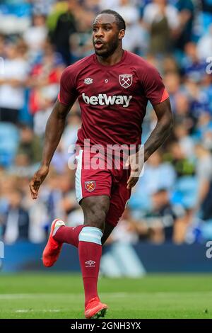 Leeds, Großbritannien. September 2021. Michail Antonio #9 von West Ham United Aufwärmen vor dem Spiel in Leeds, Vereinigtes Königreich am 9/25/2021. (Foto von James Heaton/News Images/Sipa USA) Quelle: SIPA USA/Alamy Live News Stockfoto