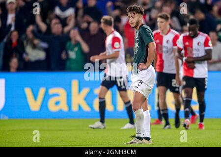 ROTTERDAM, NIEDERLANDE - 25. SEPTEMBER: Souffian El Karouani von N.E.C. enttäuscht, nachdem er beim niederländischen Eredivisie-Spiel zwischen Feyenoord und N.E.C. am 25. September 2021 in De Kuip in Rotterdam, Niederlande, ein Tor zugestehen hatte (Foto: Broer van den Boom/Orange Picts) Stockfoto