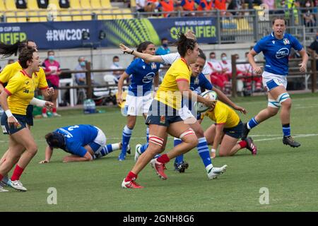 Parma, Italien. September 2021. Spanische Spieler trägt den Ball während der Rugby-Frauen-WM 2022 Qualifikation - Italien gegen Spanien, WM in Parma, Italien, September 25 2021 Quelle: Unabhängige Fotoagentur/Alamy Live News Stockfoto