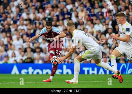 Leeds, Großbritannien. September 2021. Sagte, Benrahma #22 von West Ham United schießt am 9/25/2021 in Leeds, Großbritannien, beim Tor. (Foto von James Heaton/News Images/Sipa USA) Quelle: SIPA USA/Alamy Live News Stockfoto