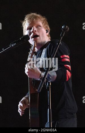 Paris, Frankreich. September 2021. Ed Sheeran tritt am 25. September 2021 auf der Bühne während des Global Bourget Live in Paris, Frankreich, auf. Foto von Aurore Marechal/ABACAPRESS.COM Quelle: Abaca Press/Alamy Live News Stockfoto