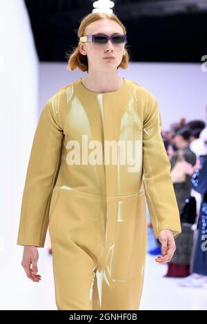 Mailand, Italien. September 2021. SUNNEI SS22 Runway während der Milan Fashion Week am 2021. September - Mailand, Italien. 24/09/2021 Credit: dpa/Alamy Live News Stockfoto