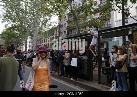 Mailand, ITALIEN. September 2021. (INT) Dolce und Gabbana Modenschau auf der Mailänder Modewoche. 25. September 2021, Mailand, Italien: Die Modenschau der Frühjahr/Sommer-Damenkollektion der Marke Dolce & Gabbana wurde am Samstag, den 25. September 2021, vom Basketballspieler Patrick Beverley besucht, der in der NBA für die Minnesota Timberwolves spielt. (Bild: © Eliane Diotti/TheNEWS2 über ZUMA Press Wire) Stockfoto