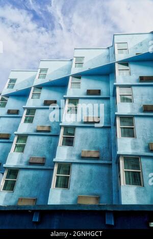 Apartmentgebäude blicken in den Himmel Stockfoto