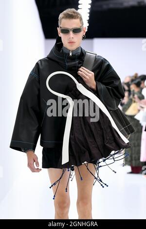 Mailand, Italien. September 2021. SUNNEI SS22 Runway während der Milan Fashion Week am 2021. September - Mailand, Italien. 24/09/2021 Credit: dpa/Alamy Live News Stockfoto