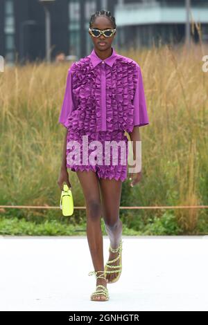 Mailand, Italien. September 2021. MSGM SS22 Runway während der Milan Fashion Week am 2021. September - Mailand, Italien. 25/09/2021 Credit: dpa/Alamy Live News Stockfoto