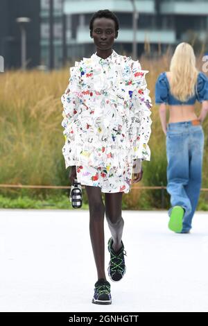 Mailand, Italien. September 2021. MSGM SS22 Runway während der Milan Fashion Week am 2021. September - Mailand, Italien. 25/09/2021 Credit: dpa/Alamy Live News Stockfoto