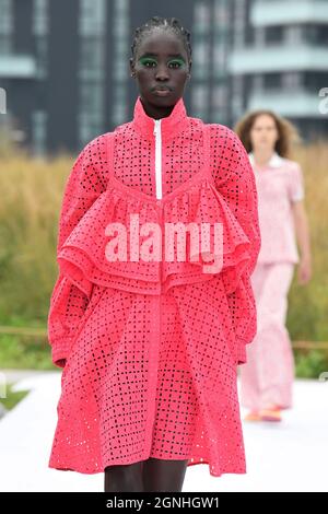 Mailand, Italien. September 2021. MSGM SS22 Runway während der Milan Fashion Week am 2021. September - Mailand, Italien. 25/09/2021 Credit: dpa/Alamy Live News Stockfoto