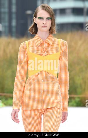 Mailand, Italien. September 2021. MSGM SS22 Runway während der Milan Fashion Week am 2021. September - Mailand, Italien. 25/09/2021 Credit: dpa/Alamy Live News Stockfoto