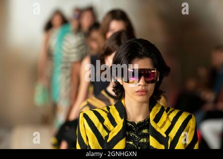 Mailand, Italien. September 2021. Roberto Cavalli SS22 Runway während der Milan Fashion Week am 2021. September - Mailand, Italien. 22/09/2021 Credit: dpa/Alamy Live News Stockfoto