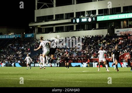 Bridgeview, Usa. September 2021. Vanessa DiBernardo, #10 Chicago Red Stars kämpft während des Spiels am 25. September im Seat Geek Stadium um den Ball Credit: SPP Sport Press Foto. /Alamy Live News Stockfoto