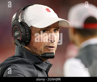 25. September 2021: Houston Cougars Chefcoach Dana Holgerson während eines NCAA-Fußballspiels zwischen den Houston Cougars und den Midshipmen der Marine am 25. September 2021 in Houston, Texas. (Bild: © Scott Coleman/ZUMA Press Wire) Stockfoto