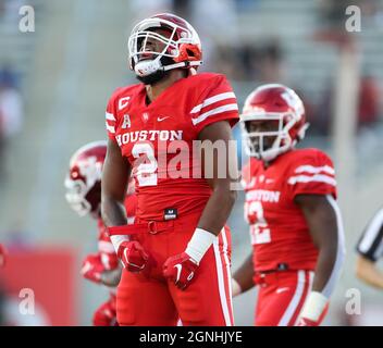 25. September 2021: Der Houston Cougars-Linebacker Deontay Anderson (2) reagiert nach einem defensiven Spiel während eines NCAA-Fußballspiels zwischen den Houston Cougars und den Midshipmen der Marine am 25. September 2021 in Houston, Texas. (Bild: © Scott Coleman/ZUMA Press Wire) Stockfoto