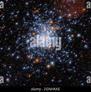 Offener Sternhaufen NGC 330, der etwa 180,000 Lichtjahre entfernt in der kleinen Magellanschen Wolke liegt. . Bildquelle NASA/ESA Hubble Space Telescope Stockfoto