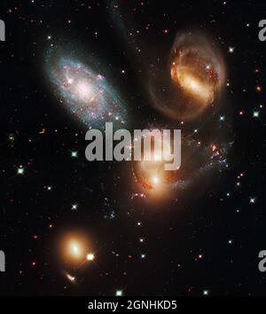 Stephans Quintett ist eine Gruppe von fünf Galaxien im Sternbild Pegasus.. Bildquelle NASA/ESA Hubble Space Telescope Stockfoto