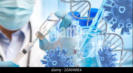 Die Hand des Arztes trägt blaue Handschuhe vor weißem Hintergrund und hält den Covid-19-Impfstoff Stockfoto