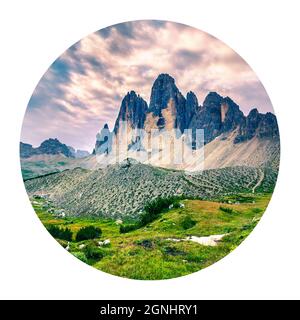 Runde Ikone der Natur mit Landschaft. Fantastischer Blick auf den Nationalpark Tre Cime di Lavaredo im Sommer. Große Morgenszene der Dolomiten, Italien, Europa. Stockfoto