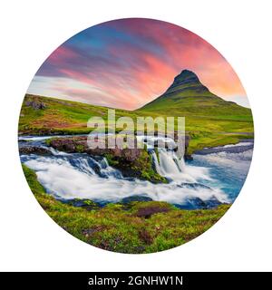 Runde Ikone der Natur mit Landschaft. Majestätischer Sonnenuntergang im Sommer auf dem berühmten Kirkjufellsfoss Wasserfall und dem Kirkjufell Berg. Dramatische Abendszene von Eis Stockfoto