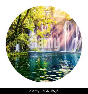 Runde Ikone der Natur mit Landschaft. Die letzte Sonnenerhellung des reinen Wasserfalls im Plitvice National Park. Bunte Frühlingsszene von Kroatien, Europa. P Stockfoto