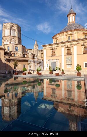 Die Plaza de la Virgen befindet sich an der Stelle, die einst das Forum des römischen Valencia war. Sehenswürdigkeiten in Valencia Spanien. Eine Stadt mit einer sehr alten Geschichte Stockfoto