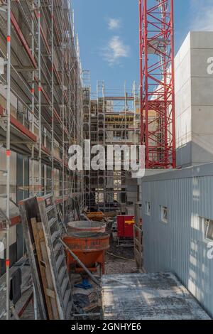 Baustelle Neubau Fassade mit Gerüst Stockfoto