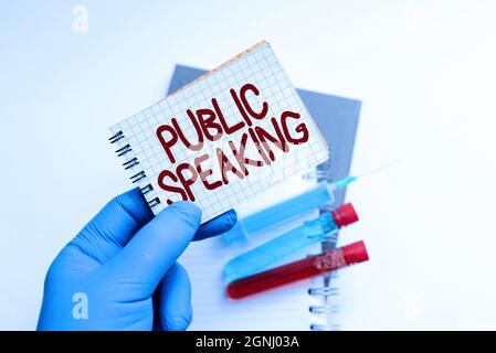 Schild mit der Anzeige der öffentlichen Sprache. Wort geschrieben über sprechen Showbühne in Thema Konferenz Präsentation Schreiben wichtige medizinische Hinweise Labor Stockfoto