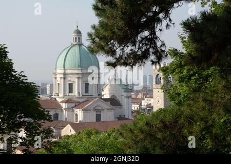 Kathedrale oder Duomo Nuovo und Alte Kathedrale oder Duomo Vecchio am Piazza Paolo in Brescia City in Norditalien Stockfoto