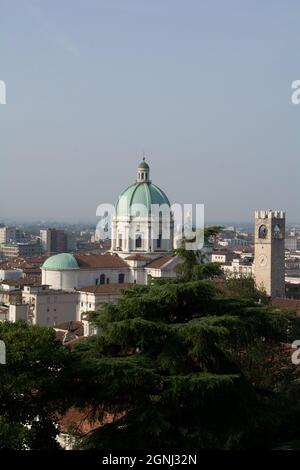 Kathedrale oder Duomo Nuovo und Alte Kathedrale oder Duomo Vecchio am Piazza Paolo in Brescia City in Norditalien Stockfoto