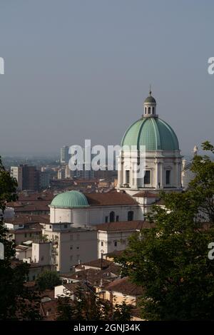 Kathedrale oder Duomo Nuovo und Alte Kathedrale oder Duomo Vecchio am Piazza Paolo in Brescia City in Norditalien Stockfoto