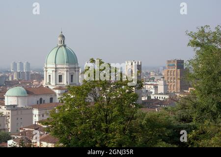 Kathedrale oder Duomo Nuovo und Alte Kathedrale oder Duomo Vecchio am Piazza Paolo in Brescia City in Norditalien Stockfoto