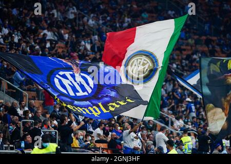 Fans von Internazionale während der italienischen Meisterschaft Serie A Fußballspiel zwischen dem FC Internazionale und Atalanta Bergame am 25. September 2021 im Giuseppe Meazza Stadion in Mailand, Italien - Foto: Alessio Morgese/DPPI/LiveMedia Stockfoto