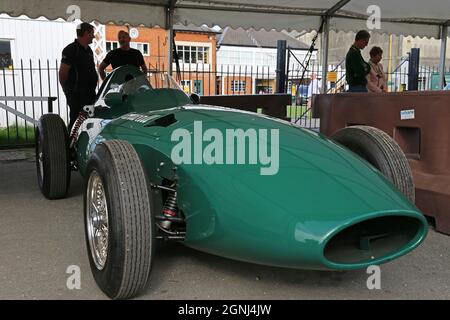 Vanwall (1957, Replik), Stirling Moss Tribute, 12. September 2021, Brooklands Museum, Weybridge, Surrey, England, Großbritannien, Europa Stockfoto