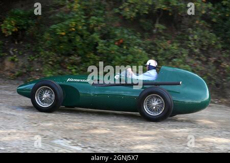 Vanwall (1957, Replik), Stirling Moss Tribute, 12. September 2021, Brooklands Museum, Weybridge, Surrey, England, Großbritannien, Europa Stockfoto